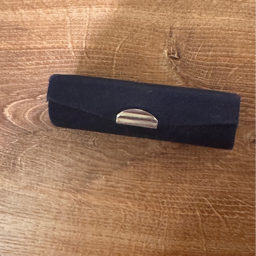 Navy blue lipstick case​​​